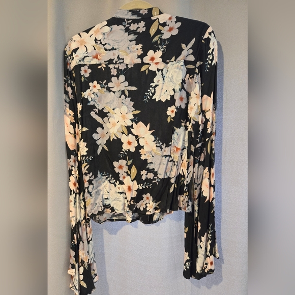 Somedays Lovin Floral Tie neck blouse - Picture 8 of 9